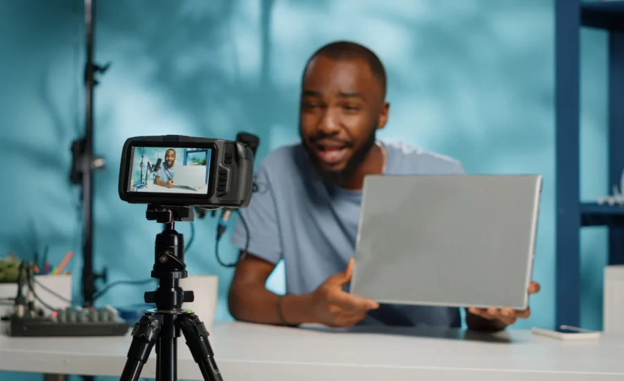 laptop-video-testimonial