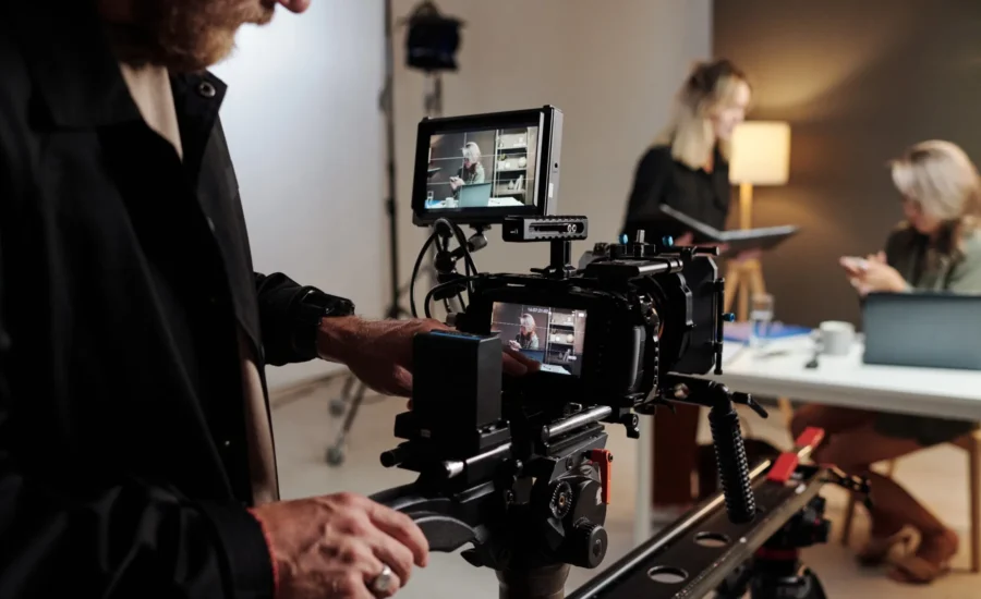 videographer-in-studio